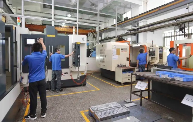 Exploring the Pros and Cons of Casting and CNC Machining for Your Parts